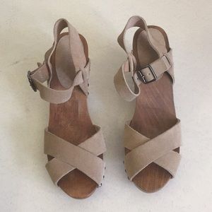 Saks Tan wooden sandal with low heel